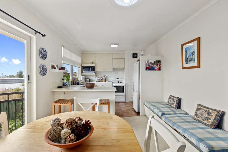 15c Matua Road Matua_10