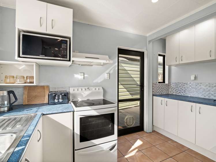 19 Kennard Crescent Karitane_14