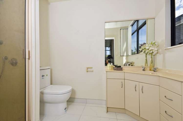 5 Savoy Road Orewa_12