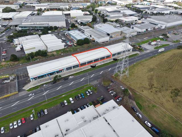Large-format showroom - 900sqm