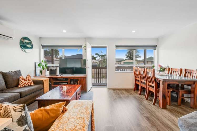 2/33F Springs Road_4