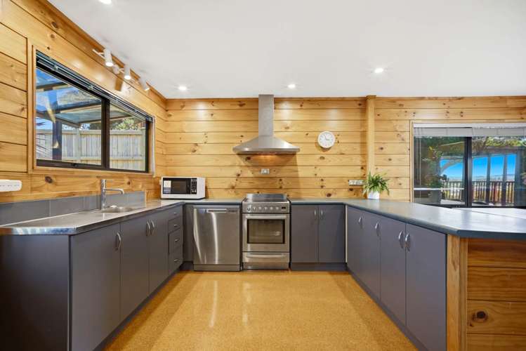 3 Tawhana Crescent Red Beach_9