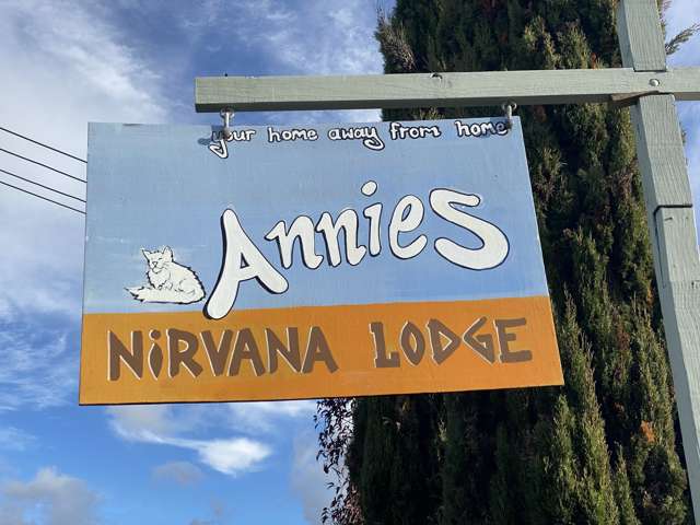 'ANNIE'S NIRVANA BACKPACKERS'