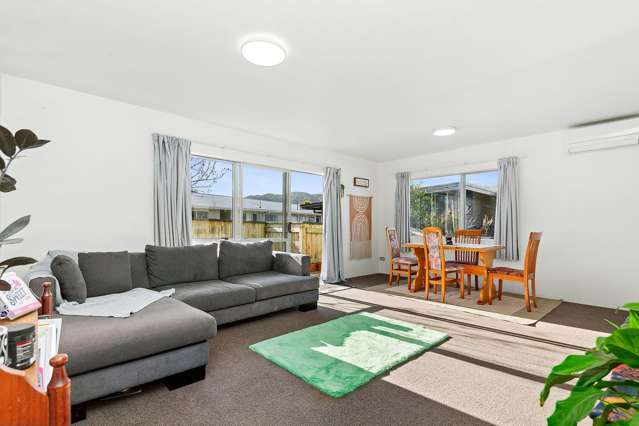 Family friendly - 4Bed- Private garden-Wainuiomata