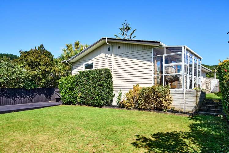13 St Edmund Crescent Tawa_26