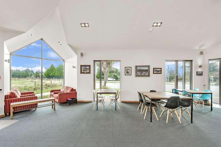 5695 West Coast Road Springfield_10