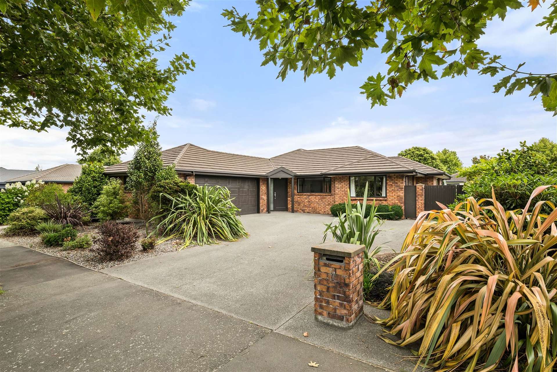 27 Riverwood Boulevard Redwood_0