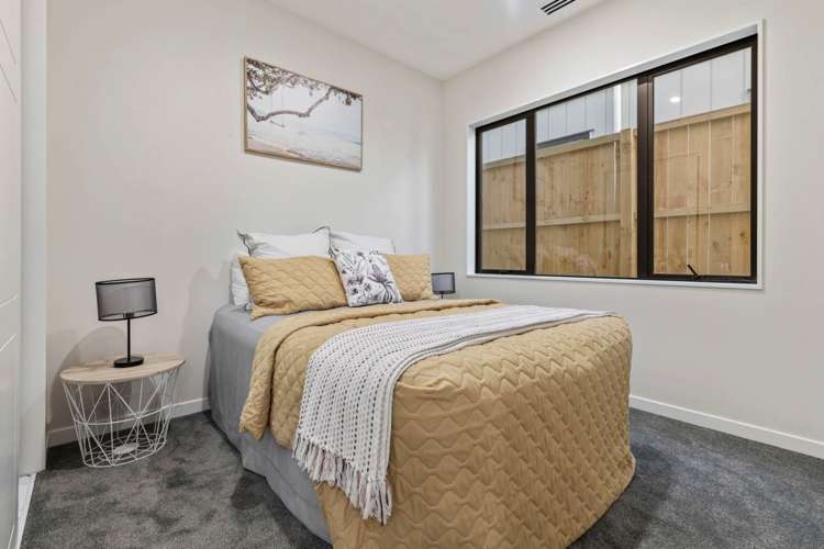 12 Woodacre Street Flat Bush_18