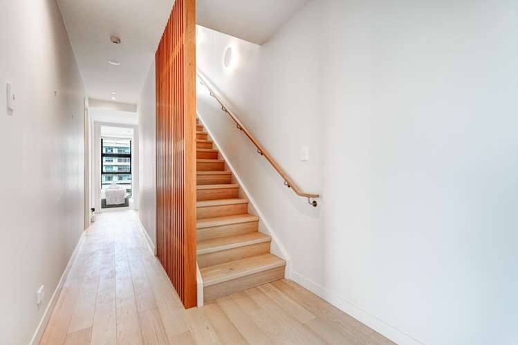 220/223A Green Lane West Epsom_11