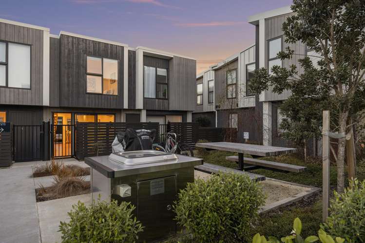 12/82 East Coast Road Milford_23