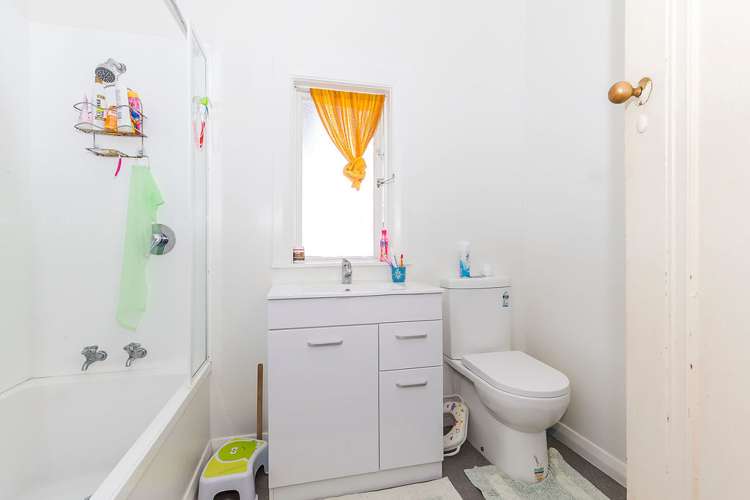 97 Apu Crescent Lyall Bay_10