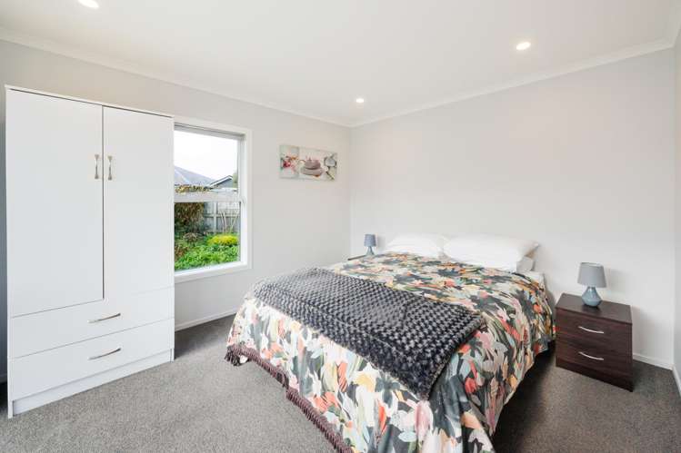 13 Roots Street East Feilding_14