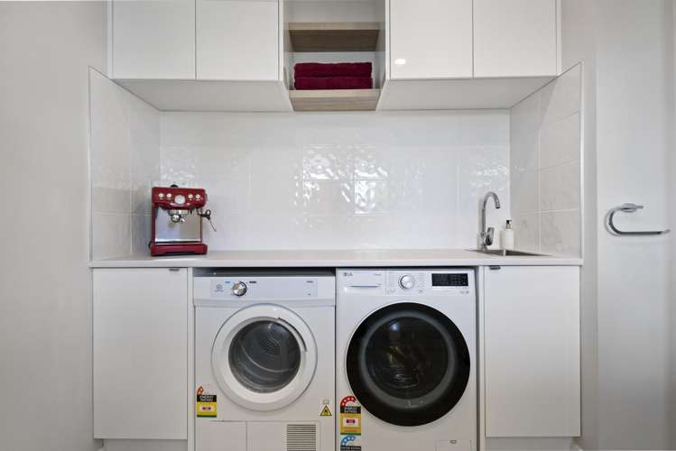 19 Captain Scott Road Glen Eden_17