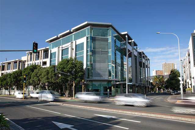 CBRE - LARGE OFFERING MAHUHU CRESCENT