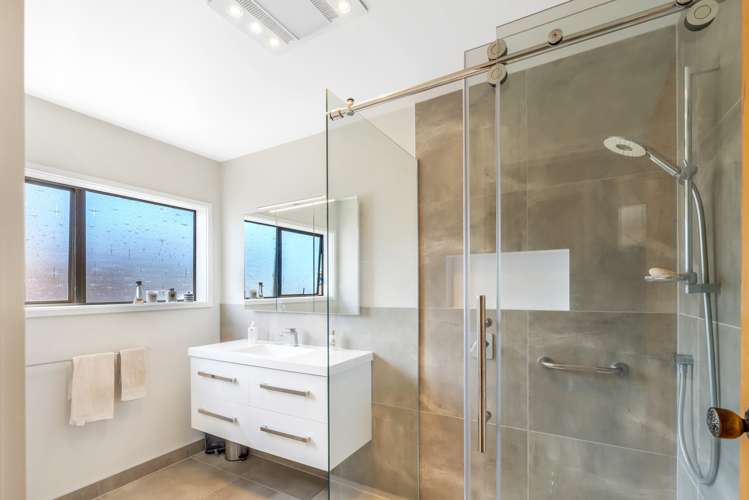 12 Galloway Crescent Farm Cove_16