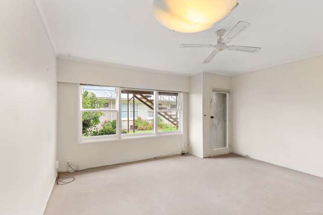 10/16 Queens Parade Devonport_3