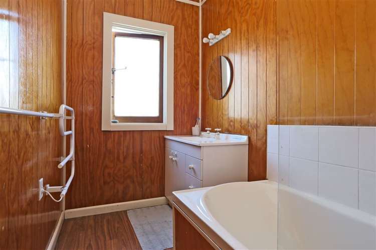 10 Railway Road Whakatu_14