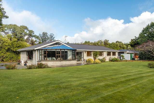 Family living with bonus studio and shed!