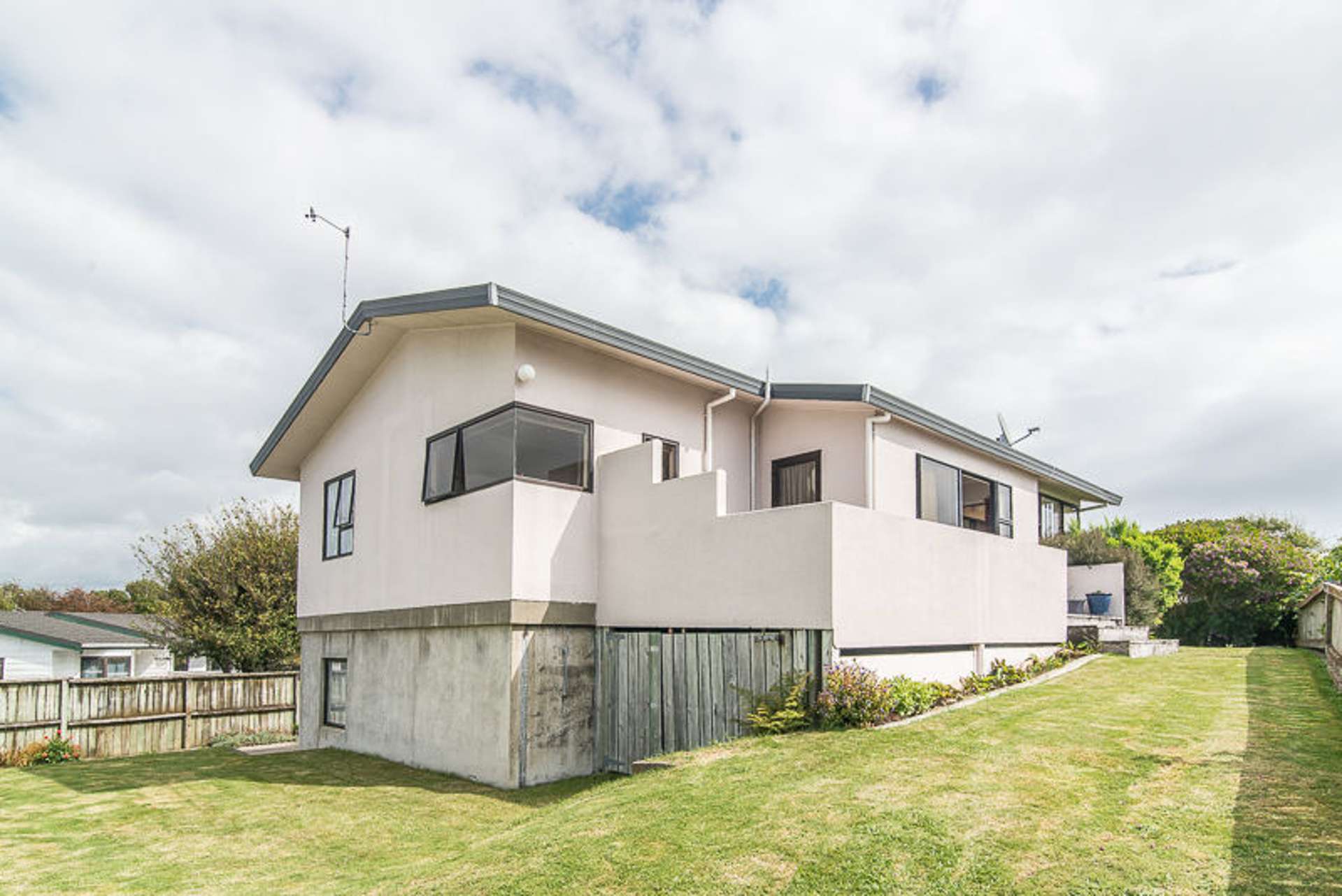 5 Robert Grove Paraparaumu_0