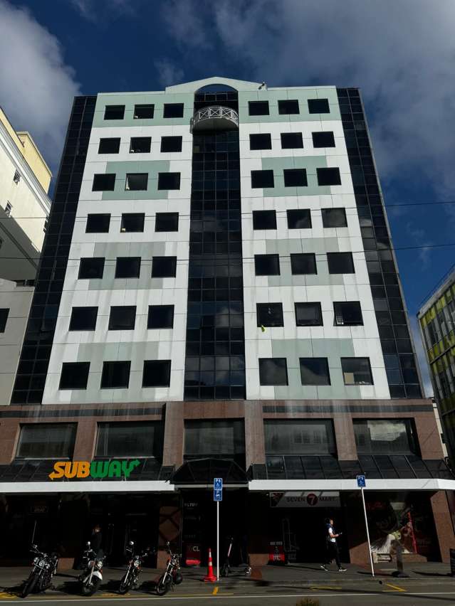 Spacious 2-Bedroom + Media Room Apartment – Prime Te Aro Location