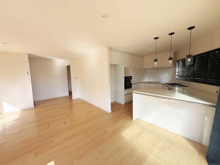 2/396 Glenfield Road_3