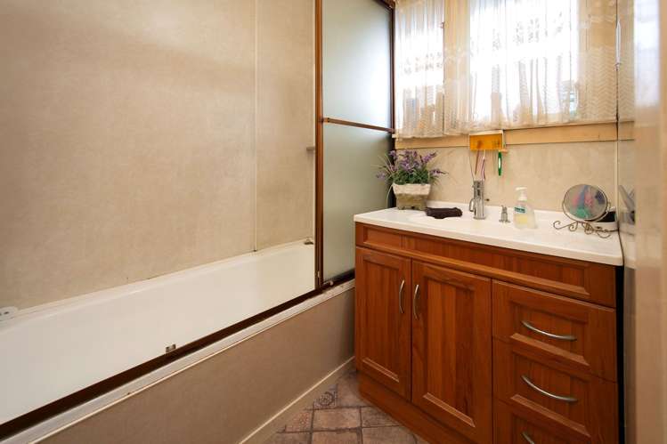 8 Carters Road Aranui_11