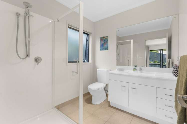 12 Bloomfield Rise Stanmore Bay_16