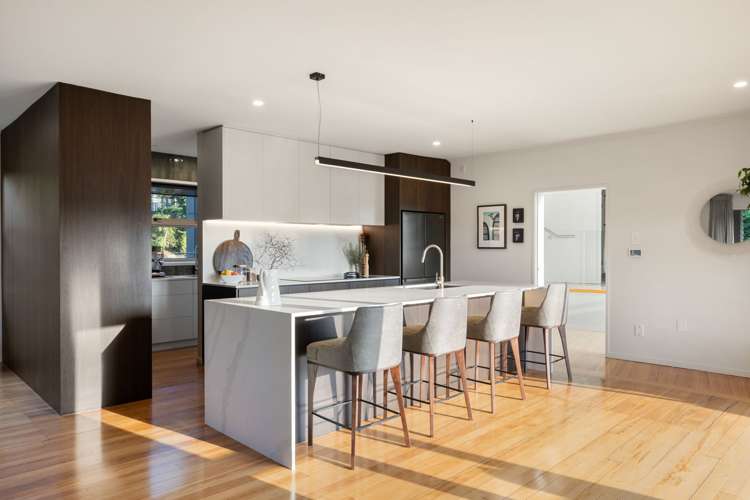 809 River Road Chartwell_13