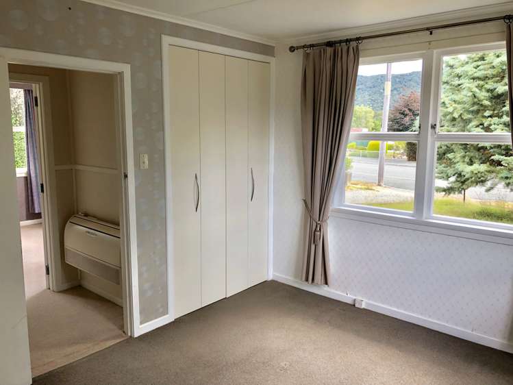 21 Home Street Manapouri_14