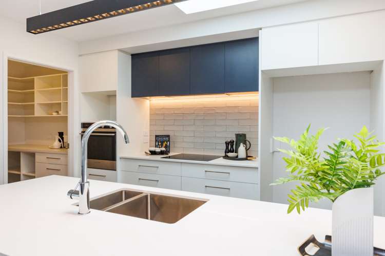 8 Roots Street East Feilding_5