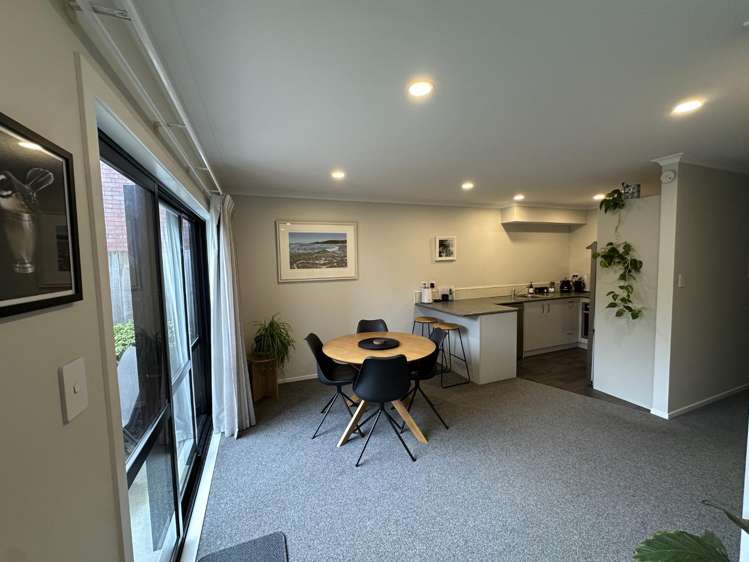 2/19 Albert Street 1074_2