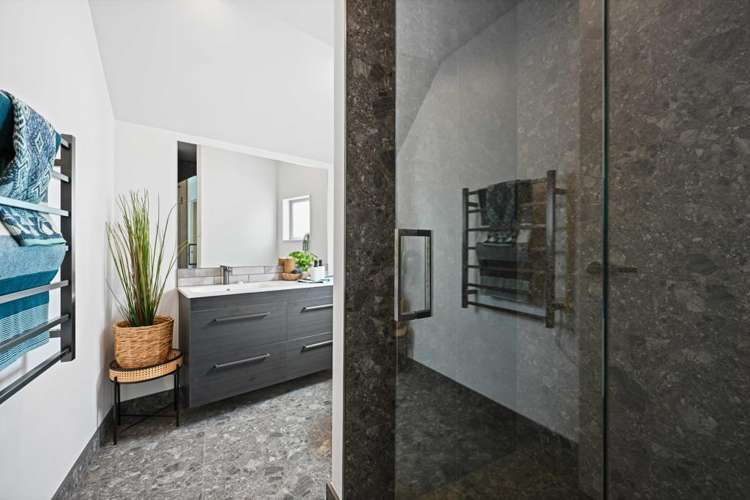 24E Pickering Crescent 1054_14