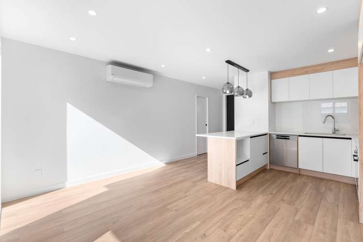 8D Rowan Terrace Te Atatu South_6