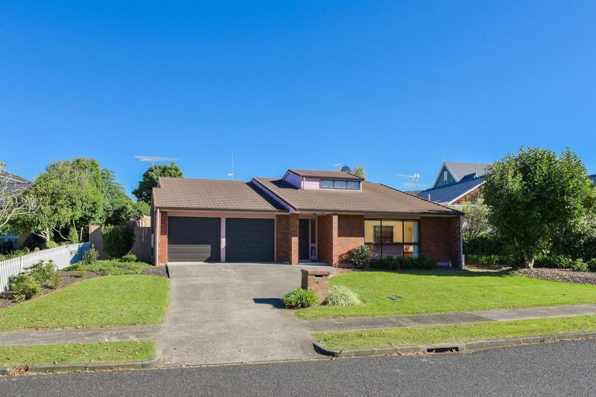 8 Voltaire Court Botany Downs_0