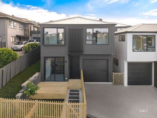 Brand New, Freestanding & Convenience Living