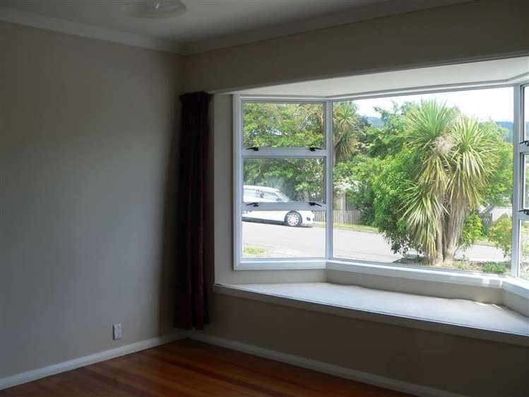 2 Carleton Terrace Tawa_3