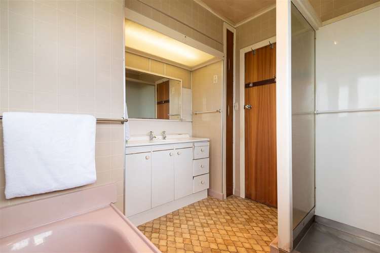 84 Royal View Road Te Atatu South_24