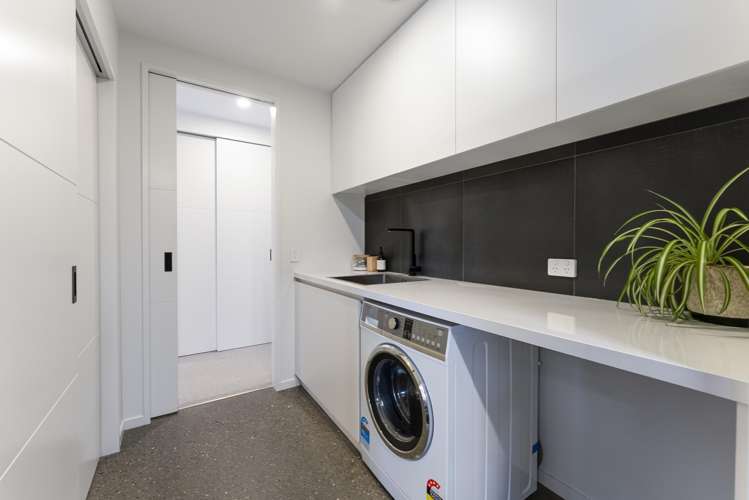 16 Hanworth Road Richmond_18