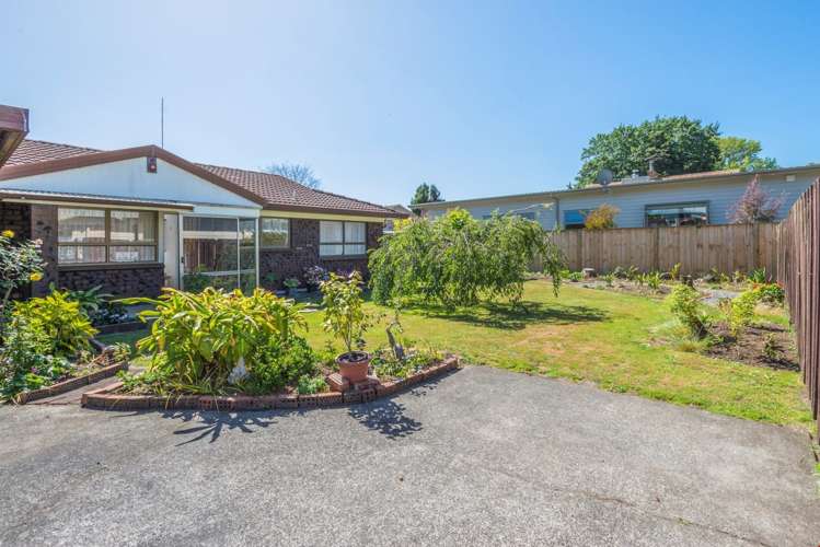 2/1a Clark Road Pahurehure_1