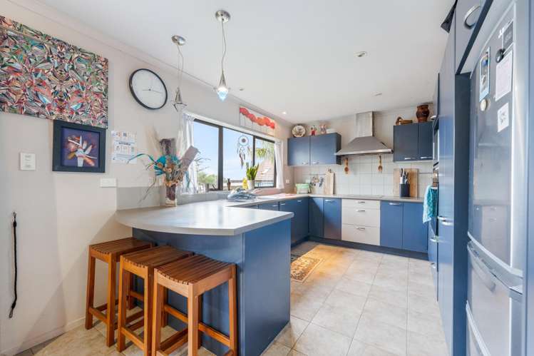 81 Royal Road Massey_7