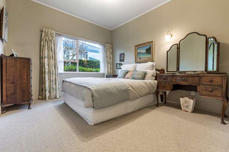 2/10 Gerard Way Saint Johns_9