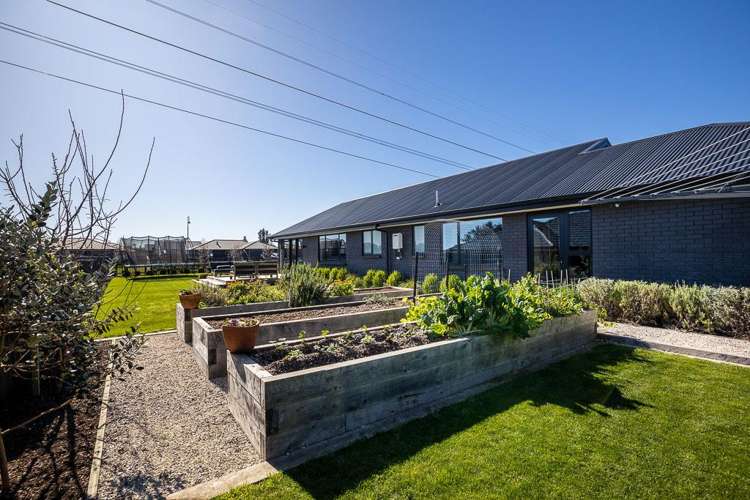 29 Honeyfield Drive Whalers Gate_23