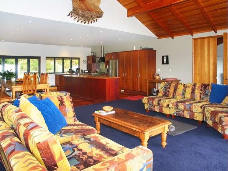 1 Whitford Brown Avenue Papakowhai_5