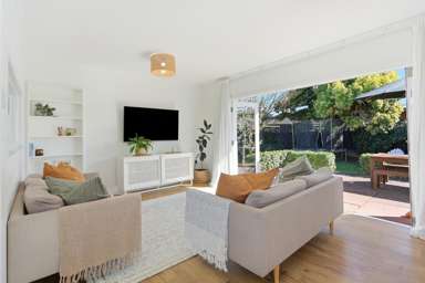 9 Meadowland Street_4