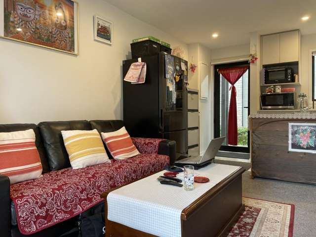 10/17 Pearce Crescent 1353_4