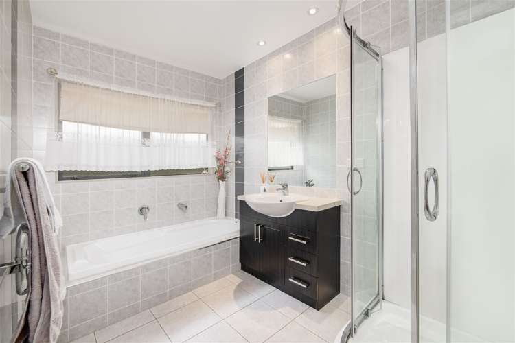 6 Leafield Crescent Henderson_12