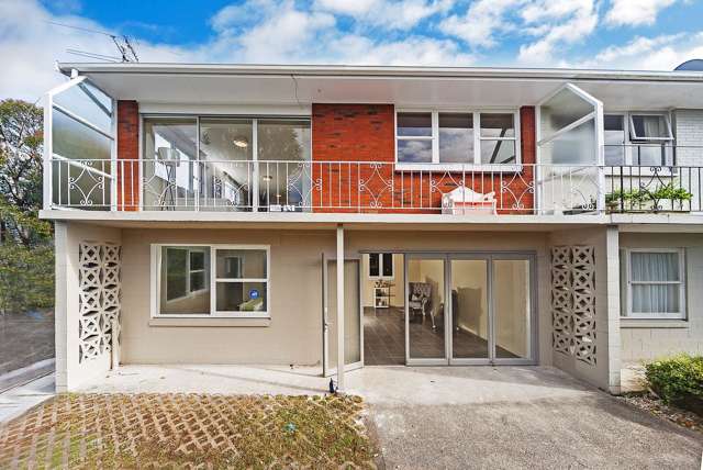 3-Bedroom Townhouse in Epsom – Double Grammar Zone