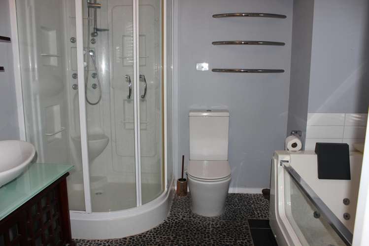 137 The Fairway Matarangi_18