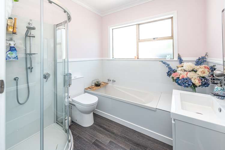 28 Shakespeare Road Bastia Hill_14