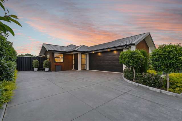 Great Home, Fantastic Outlook & Location